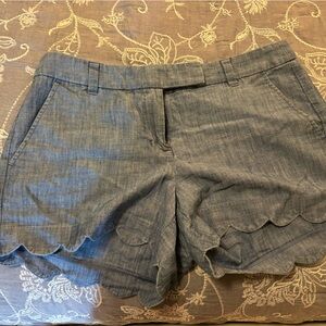 Scalloped hem 3.5” inseam shorts